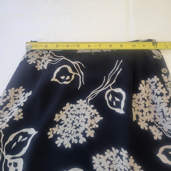Banana Republic Skirt (Size 2) - Picture 6 of 7